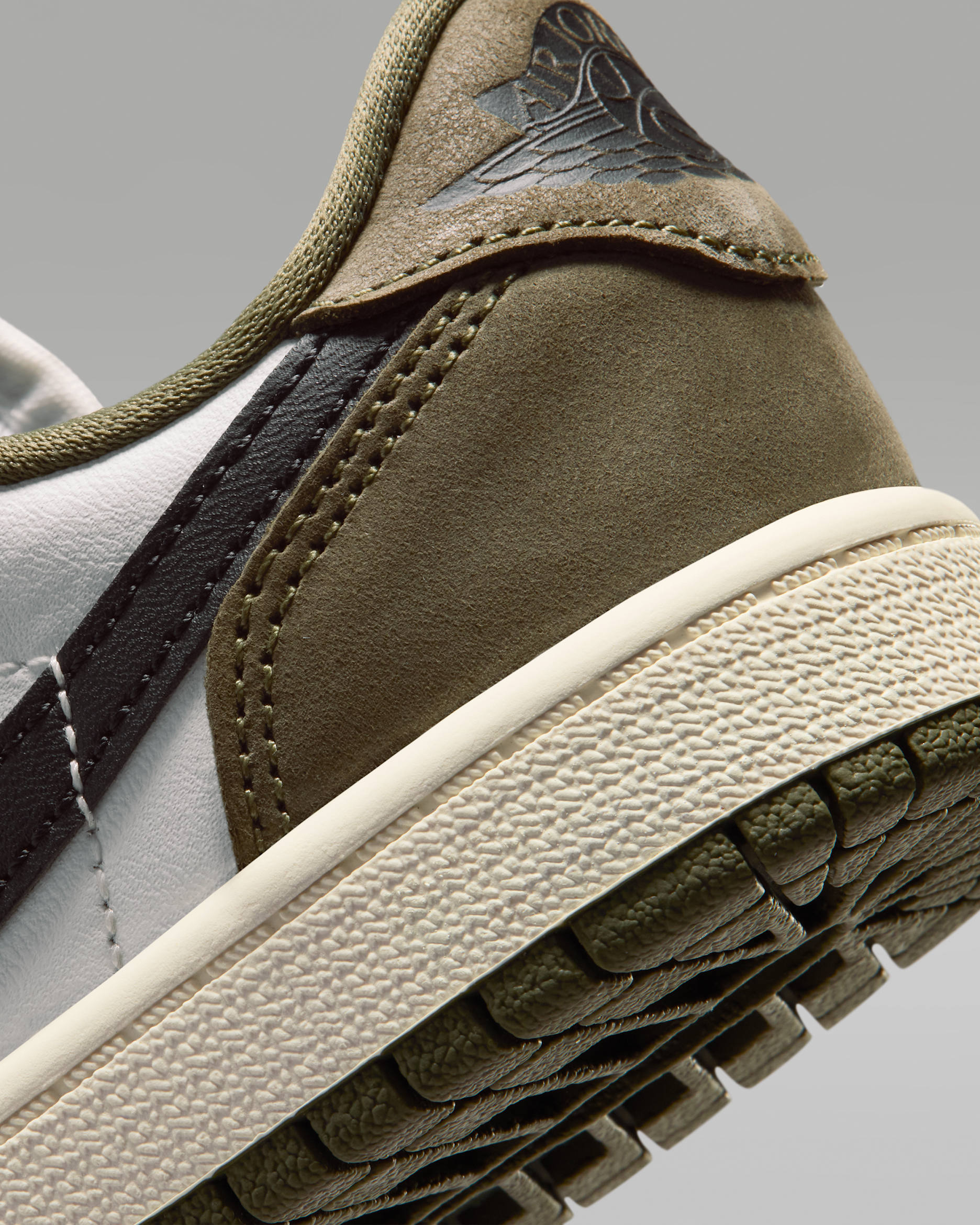 Jordan 1 Retro Low OG Medium Olive (PS)