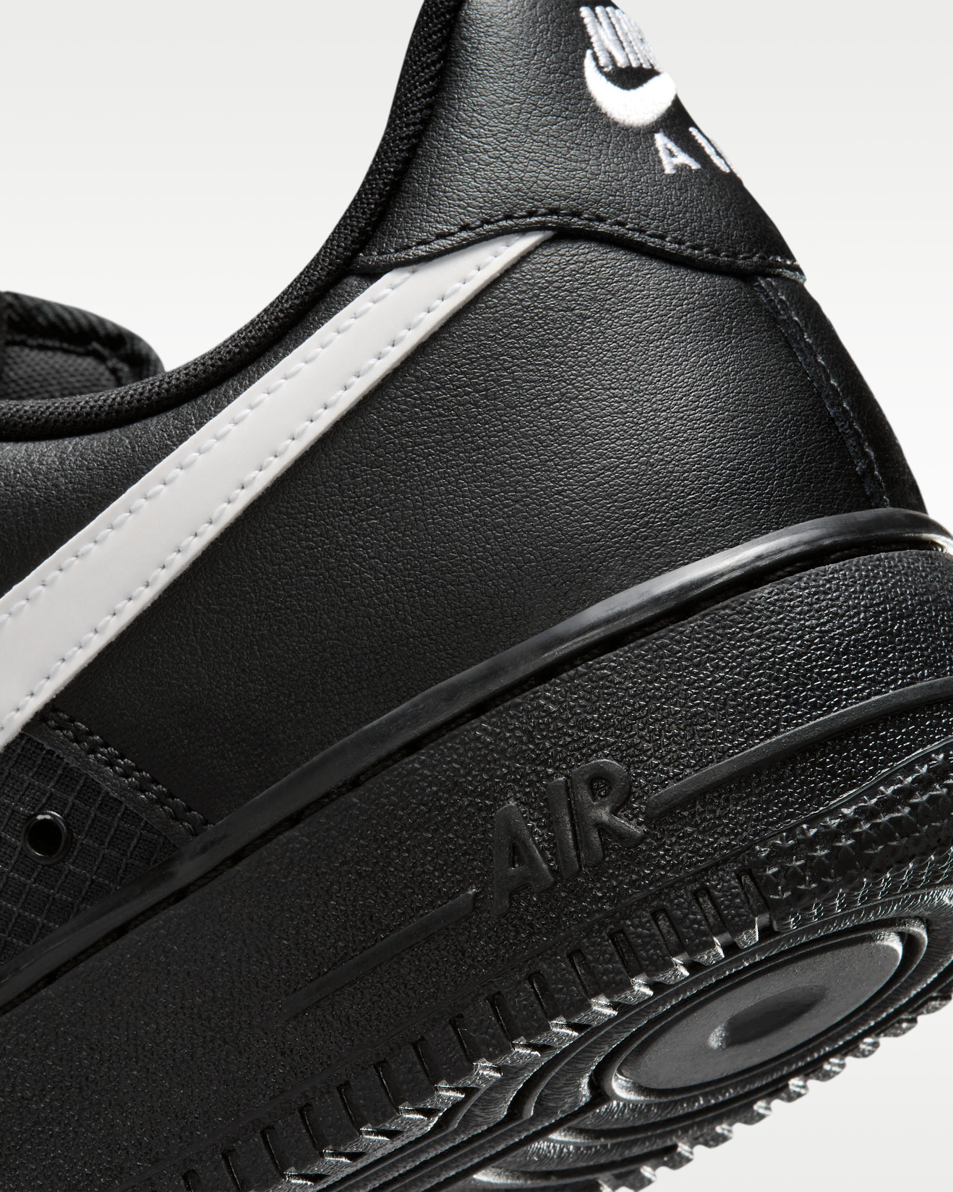 Nike Air Force 1 Low Black / White