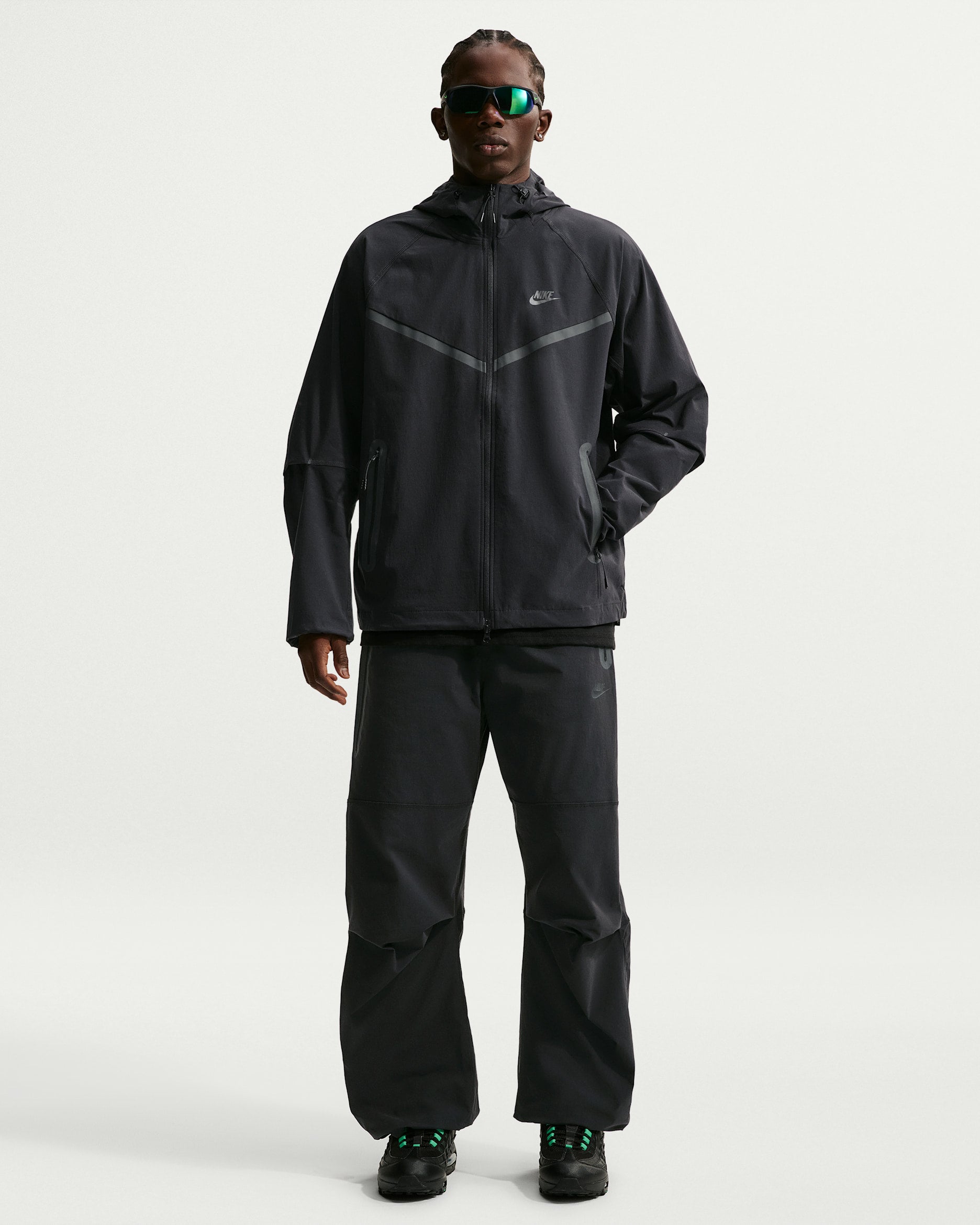 NIKE Tech Woven Windrunner Full-Zip Jacket BLACK