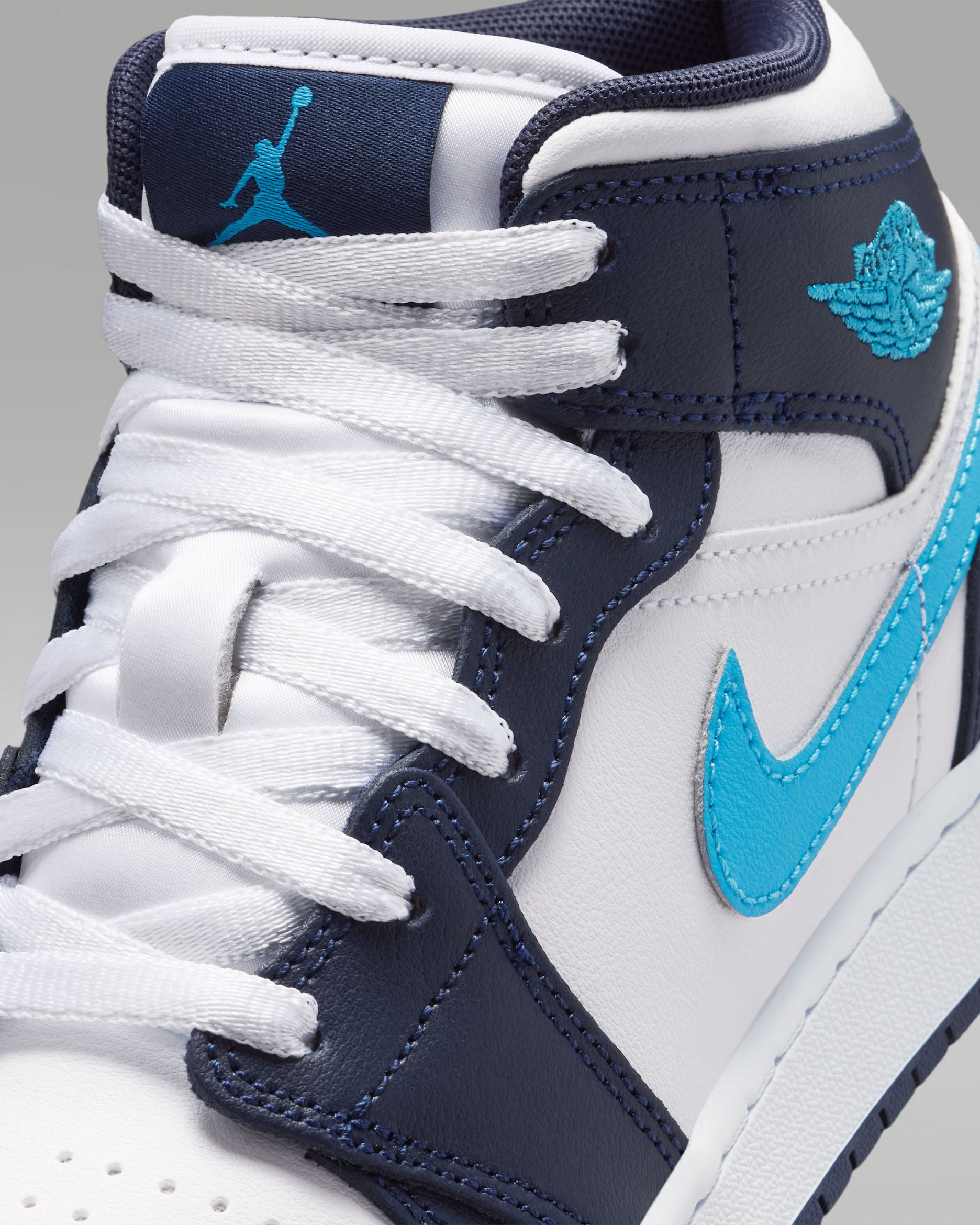 Jordan 1 Mid Obsidian Dark Powder Blue (GS)