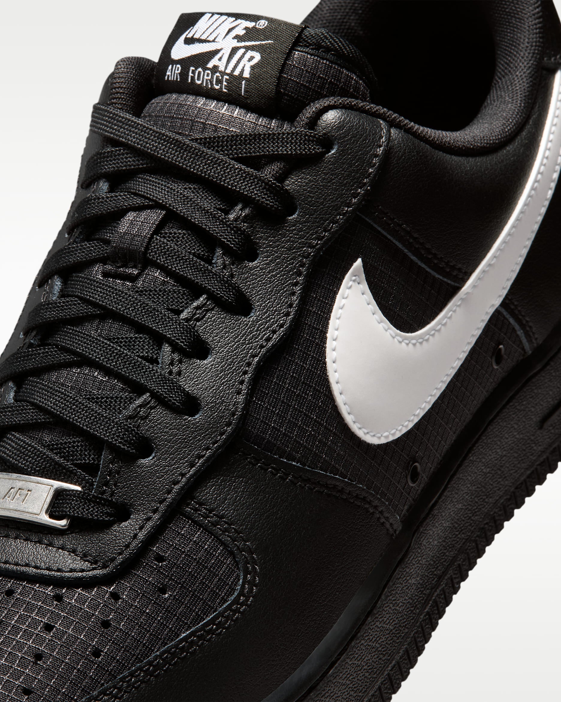 Nike Air Force 1 Low Black / White