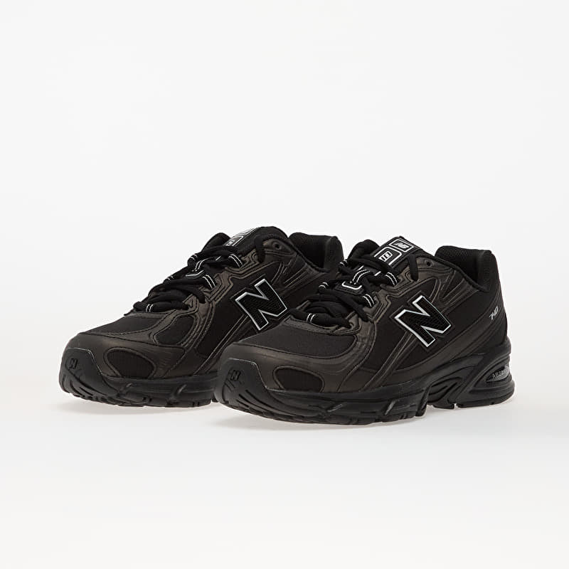 New Balance 740 Black