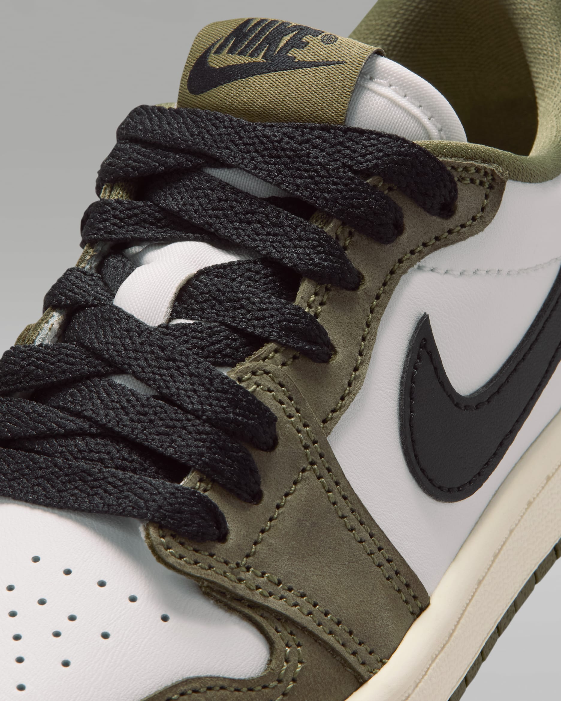Jordan 1 Retro Low OG Medium Olive (PS)