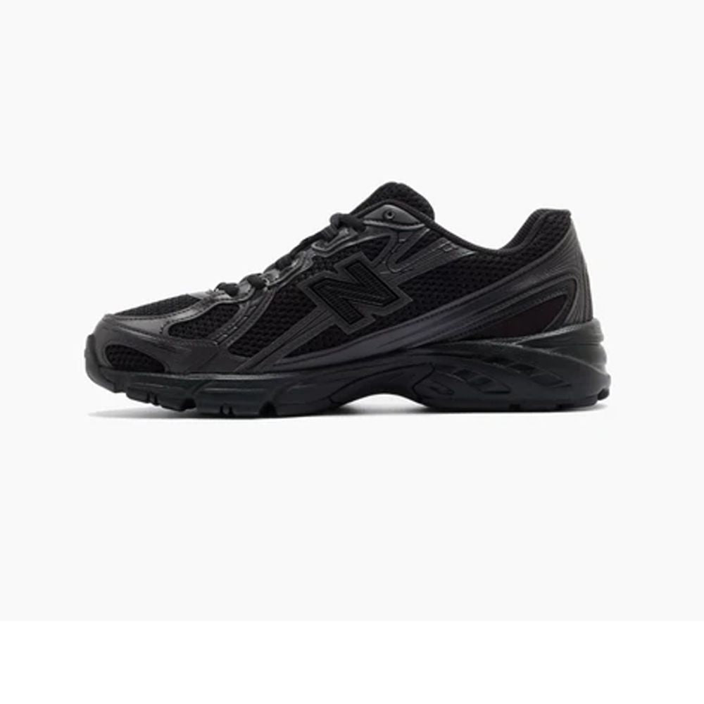 New Balance 740 Triple Black